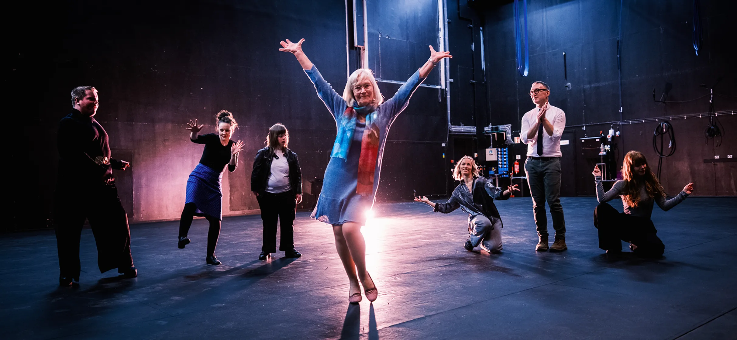 Bilder av dansere fra Harstad deltar i forestillinge Ball 28. juni - Foto©Øivind Arvola